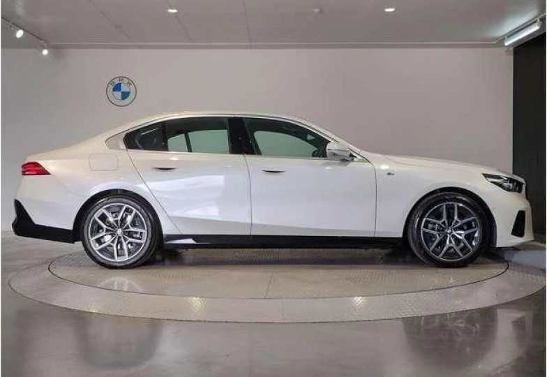 BMW 5 series Белый
