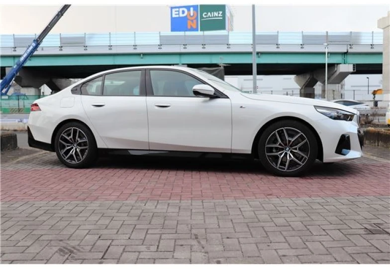BMW 5 series Белый