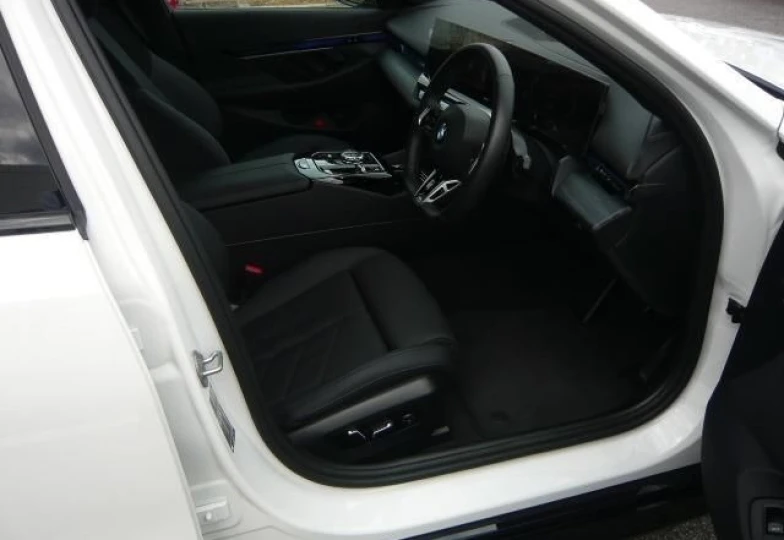 BMW 5 series Белый