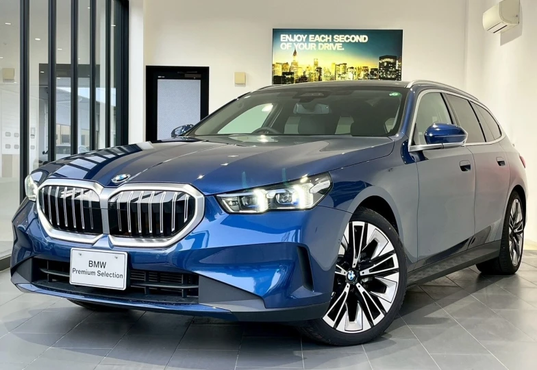 BMW 5 series Синий