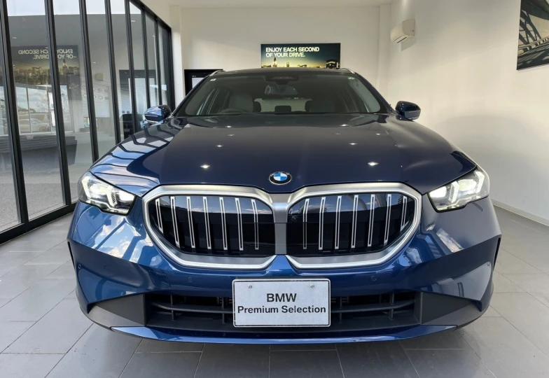 BMW 5 series Синий