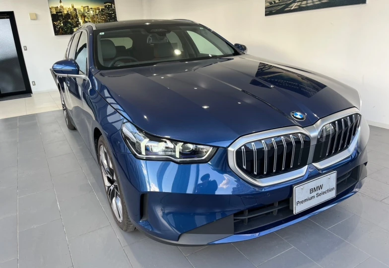 BMW 5 series Синий