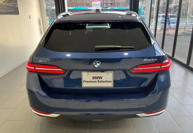 BMW 5 series Синий