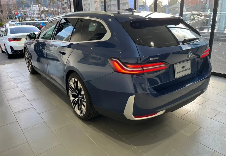 BMW 5 series Синий