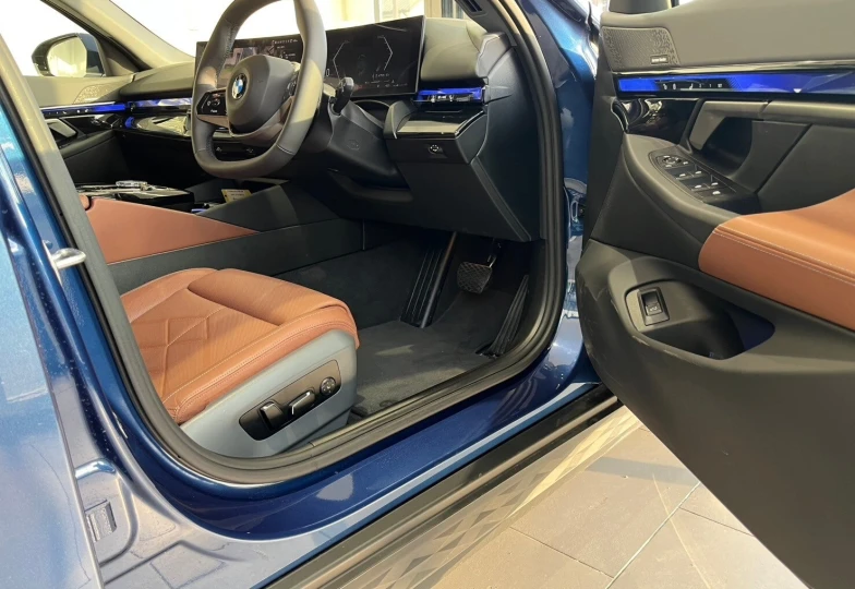 BMW 5 series Синий
