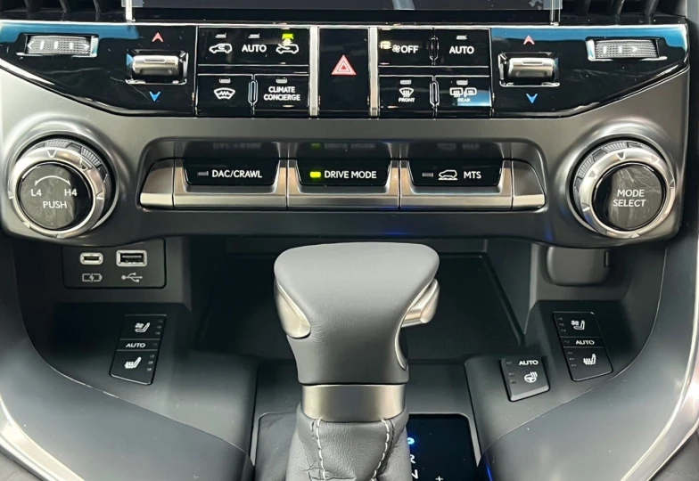 Lexus LX Зеленый