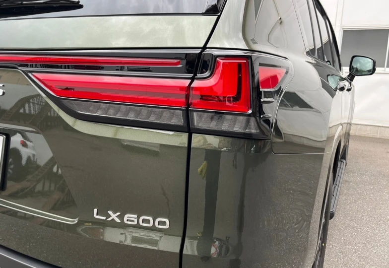 Lexus LX Зеленый