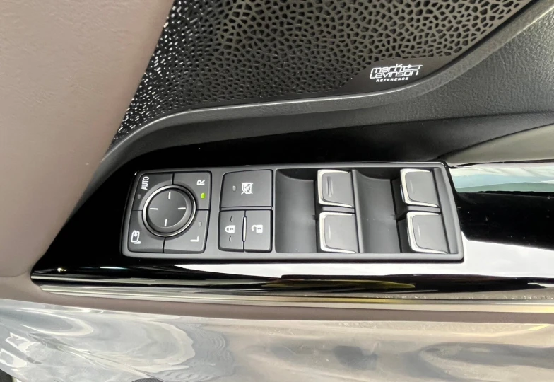 Lexus LX Зеленый