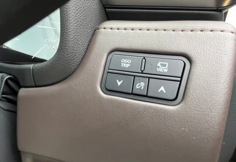 Lexus LX Зеленый