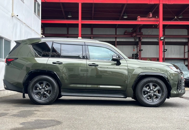 Lexus LX Зеленый
