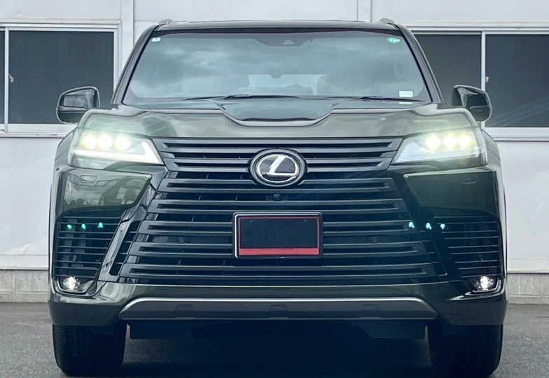 Lexus LX Зеленый
