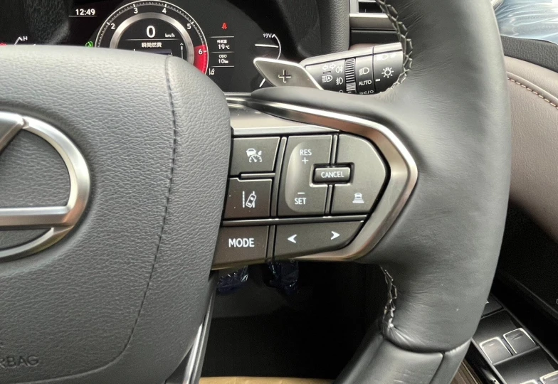 Lexus LX Зеленый