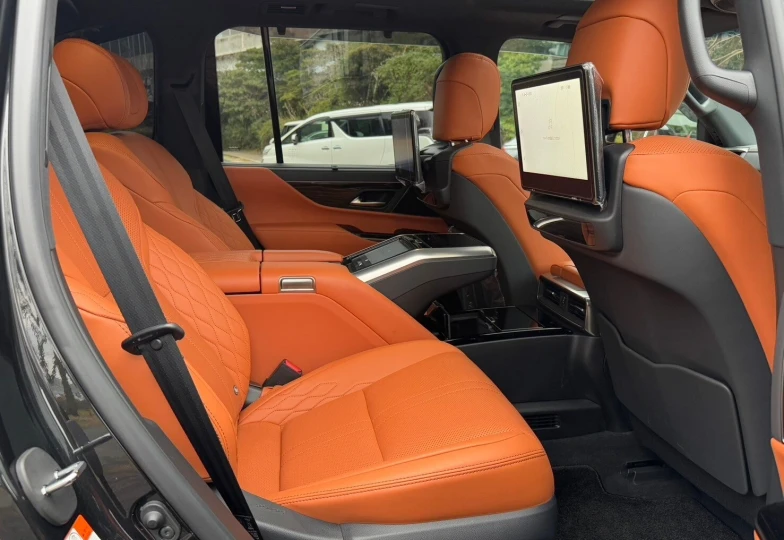 Lexus LX Черный