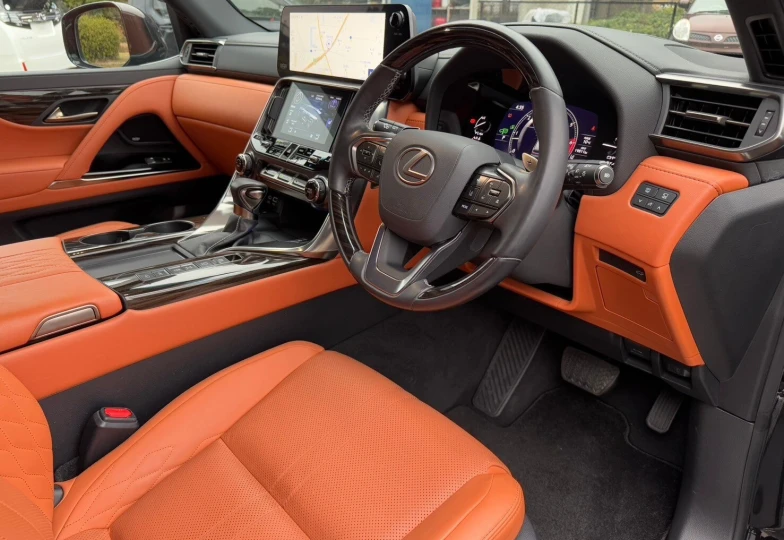 Lexus LX Черный