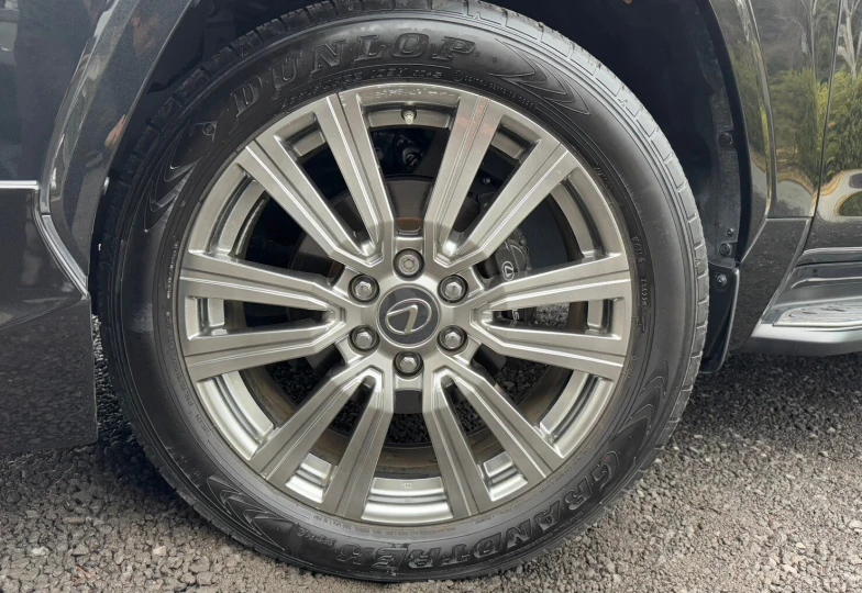 Lexus LX Черный