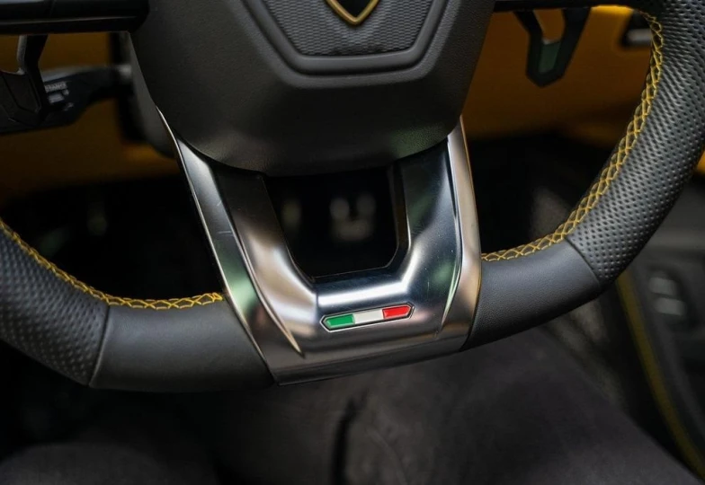 Lamborghini Urus Желтый