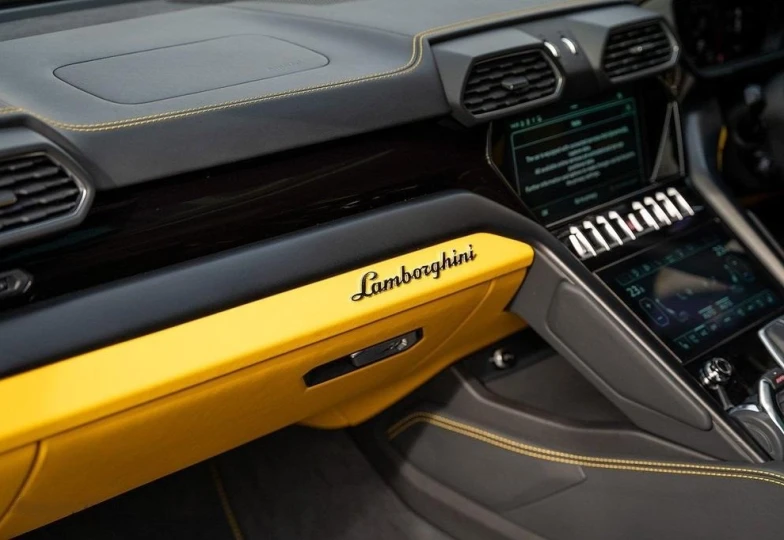 Lamborghini Urus Желтый