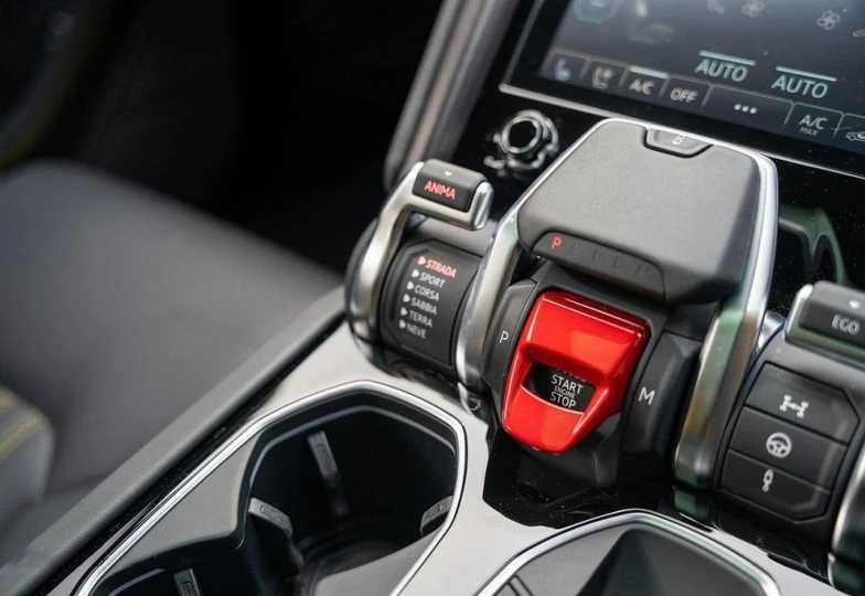 Lamborghini Urus Желтый