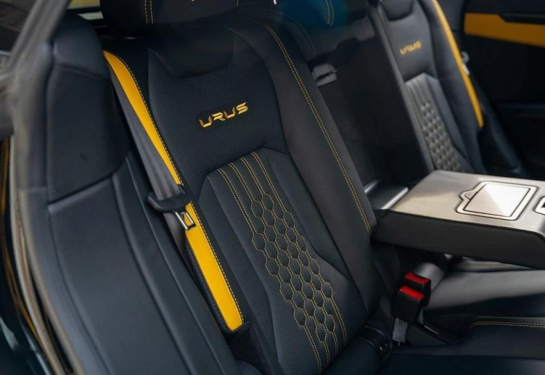 Lamborghini Urus Желтый