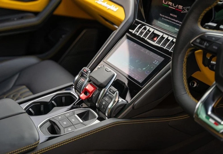 Lamborghini Urus Желтый