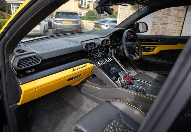 Lamborghini Urus Желтый