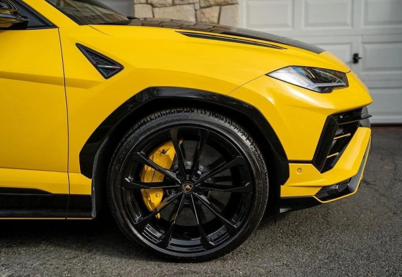 Lamborghini Urus Желтый