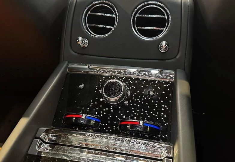 Rolls-Royce Spectre Белый