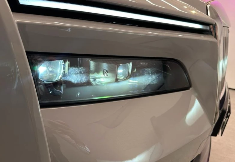 Rolls-Royce Spectre Белый