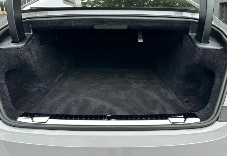 Rolls-Royce Spectre Белый