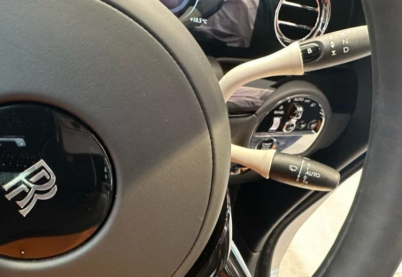Rolls-Royce Spectre Белый