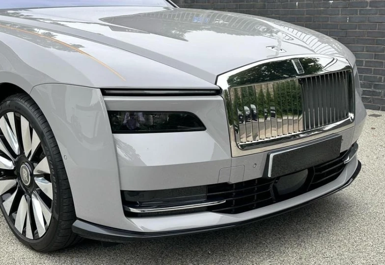 Rolls-Royce Spectre Белый