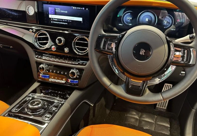 Rolls-Royce Spectre Белый