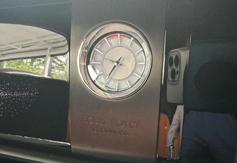 Rolls-Royce Spectre Белый