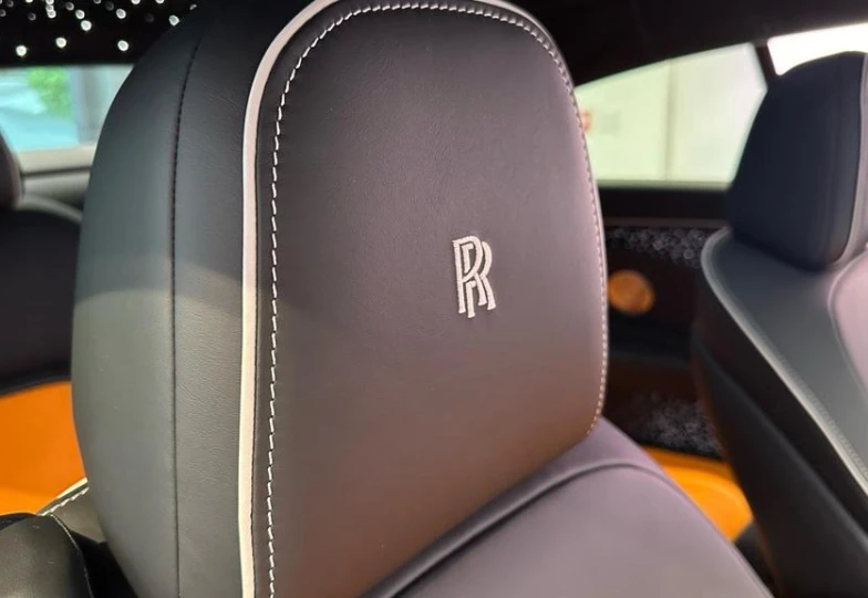Rolls-Royce Spectre Белый