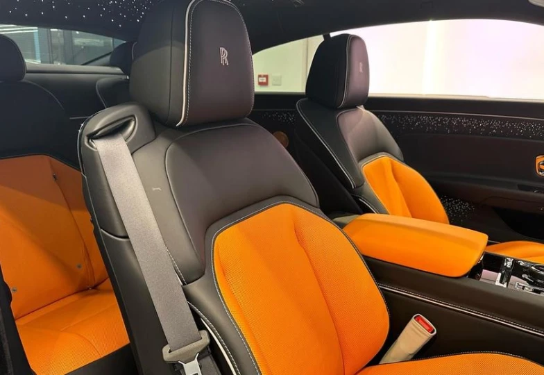 Rolls-Royce Spectre Белый