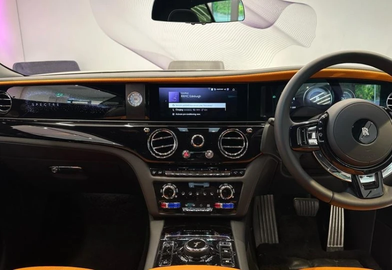 Rolls-Royce Spectre Белый