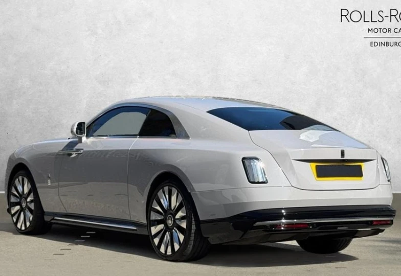 Rolls-Royce Spectre Белый