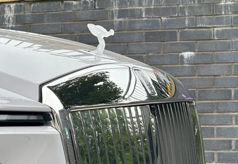 Rolls-Royce Spectre Белый