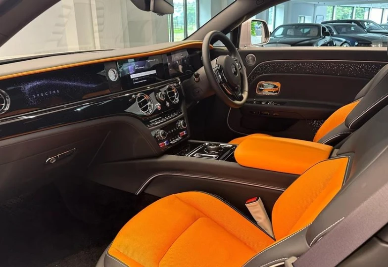 Rolls-Royce Spectre Белый