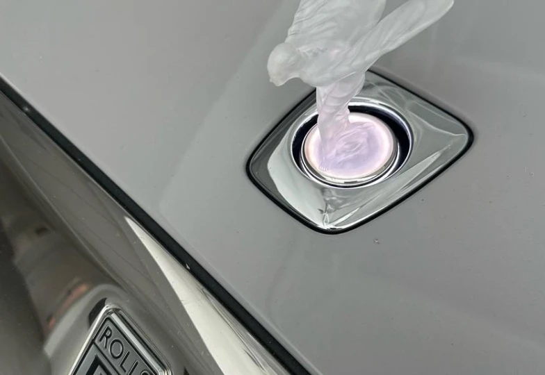 Rolls-Royce Spectre Белый