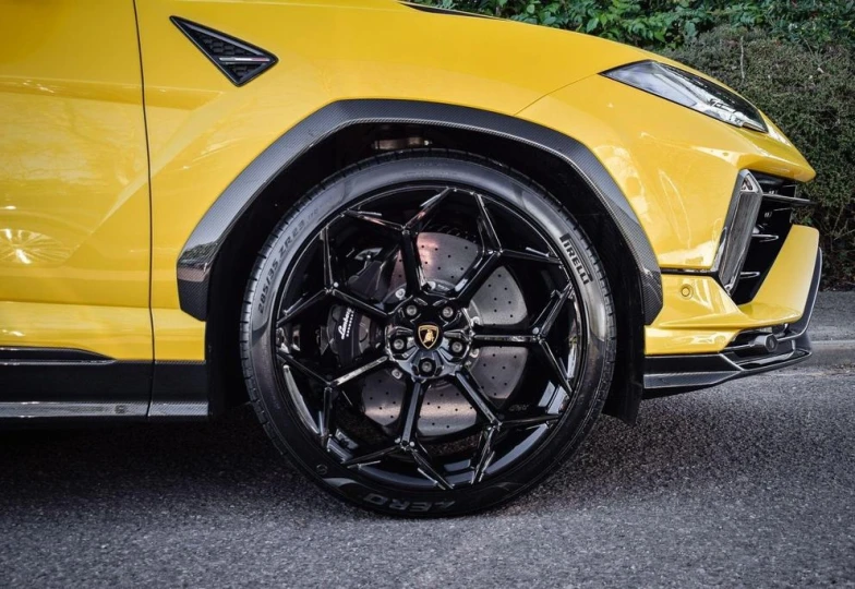 Lamborghini Urus Желтый