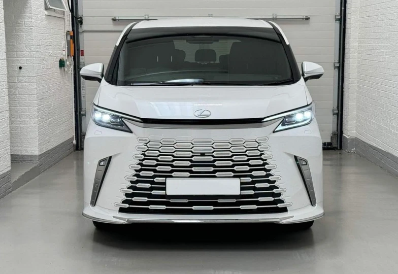 Lexus LM Белый