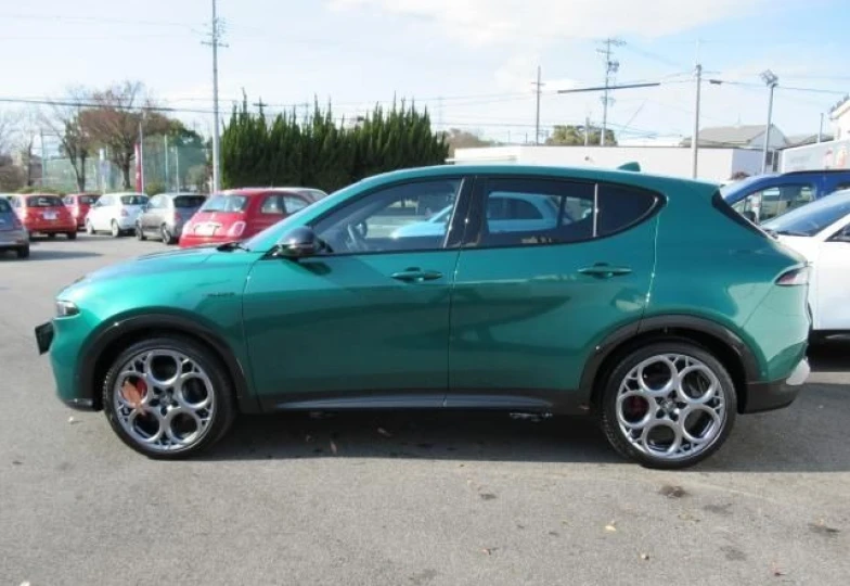 Alfa Romeo Tonale Зеленый