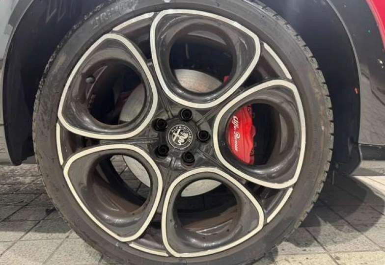Alfa Romeo Tonale Red