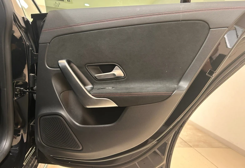 Mercedes-benz CLA-class Черный