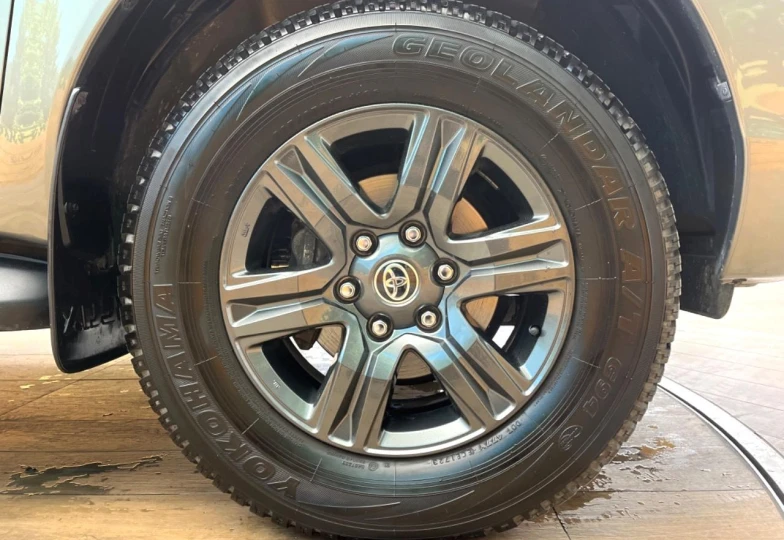 Toyota Hilux Коричневый