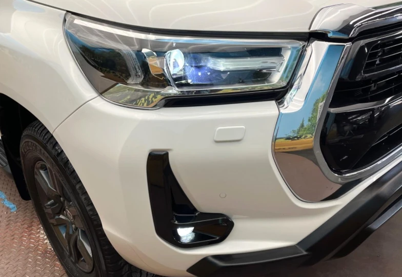 Toyota Hilux Белый