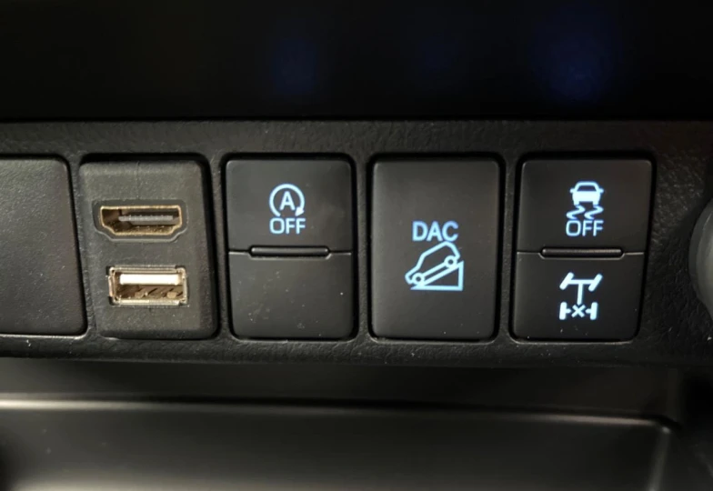 Toyota Hilux Белый