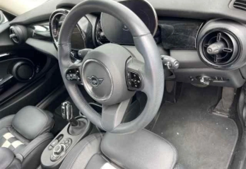 Mini Hatch Белый