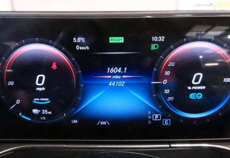Mercedes EQC Белый